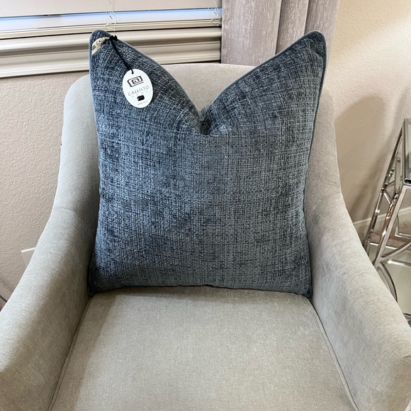 1-NWT CALLISTO HOME VELVET WEAVE DESIGN DECORATIVE PILLOWS (Read description) - Picture 13 of 17